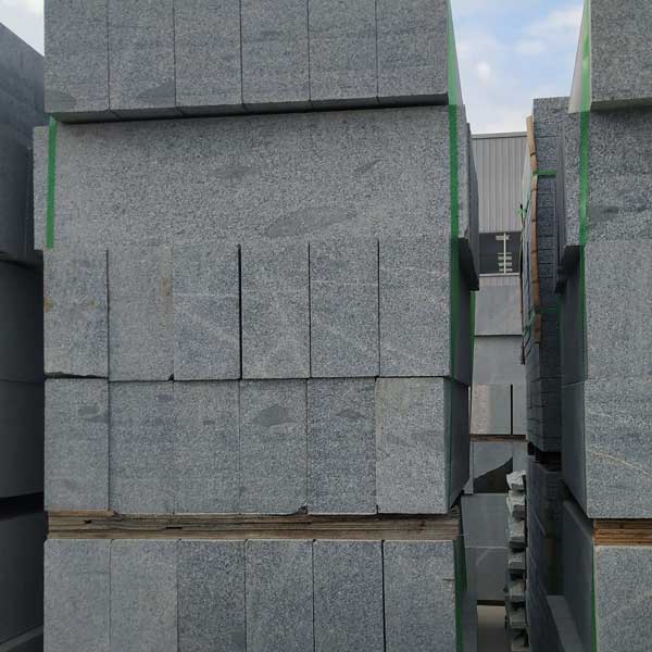 華城石材加工廠 專業(yè)的路邊石供應(yīng)商與石材加工服務(wù)